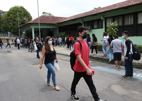 Primeiro dia de vestibular da UEA tem quase 7 mil abstenções