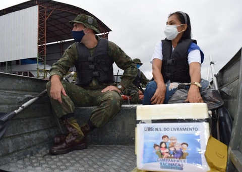 Navio da Marinha auxilia na vacinação contra Covid-19 em Manaus
