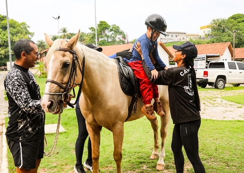 Inscrições abertas para equoterapia gratuita de crianças com deficiência em Manaus