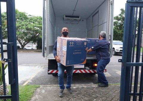 Amazonas recebe 9.360 doses de vacinas Pfizer