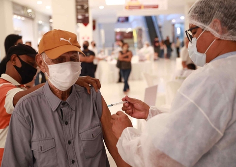 Mais de 3 mil doses de vacinas foram aplicadas no 3º dia de ação nos shoppings de Manaus