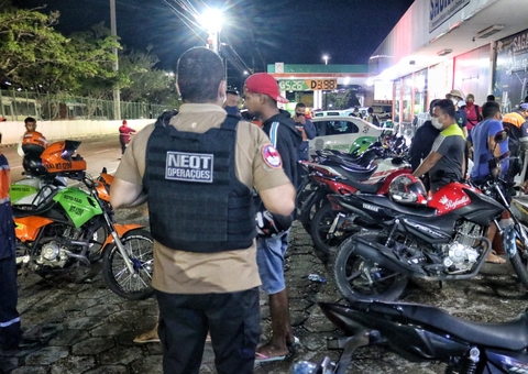 Três pessoas são presas durante toque de recolher em Manaus 