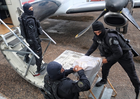 Chegam a Manaus toneladas de maconha apreendidas pela polícia em balsa