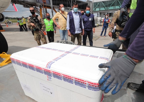 Amazonas recebe 10 mil doses da Coronavac para pesquisa