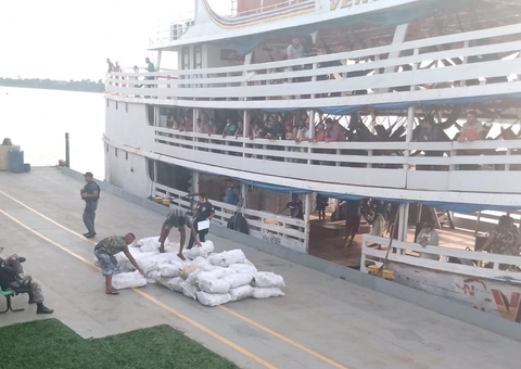 Mais de 2 toneladas de pescado ilegal são apreendidas em barco no Amazonas