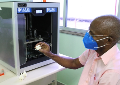 UEA desenvolve equipamento que permite alimentação de internados com Covid