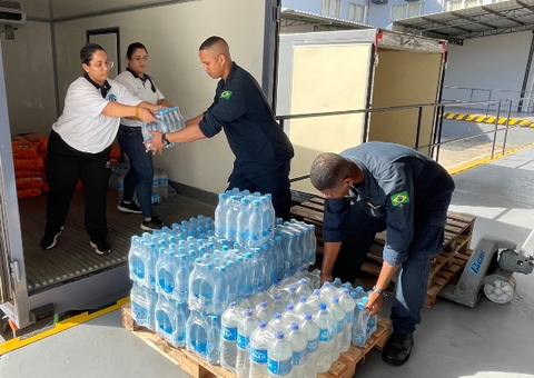 Marinha arrecada doações em Manaus para vítimas no Rio Grande do Sul