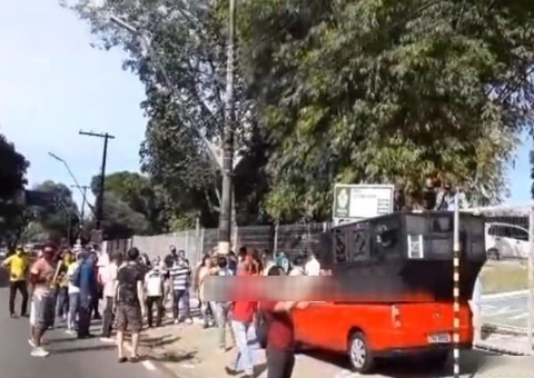 Trabalhadores fazem 4° dia de manifestação contra a Petrobras em Manaus