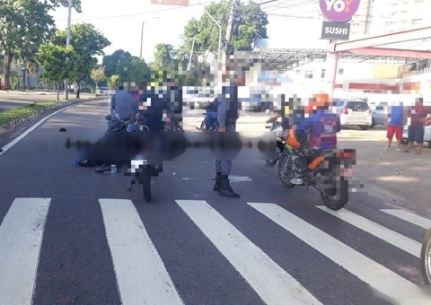 Motociclista atropela vítima na faixa de pedestres em Manaus