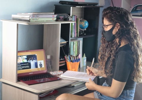 Pais devem ficar atentos aos cuidados com crianças na internet 