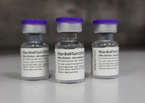 Amazonas recebe 108.810 doses de vacina da Pfizer contra Covid-19