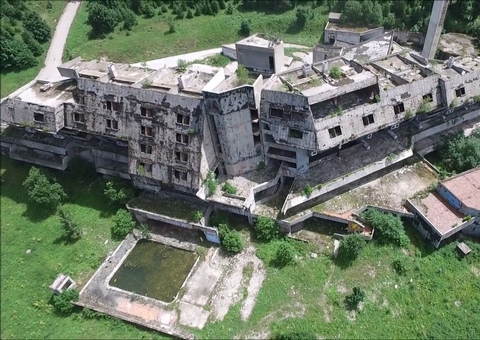 Vila olímpica de Saravejo, usada para jogos de inverno, permanece em ruínas