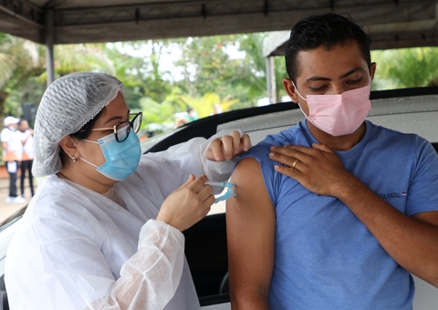 Vacinação reduziu mortes por covid-19 no segundo semestre