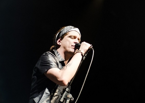 Luso Neto apresenta 'Cazuza No Osso' no Teatro Gebes Medeiros