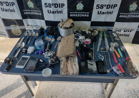 Polícia encontra facas e drogas durante revista em celas no Amazonas