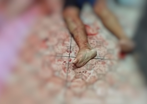 Homem é executado dentro de bar na frente da irmã em Manaus