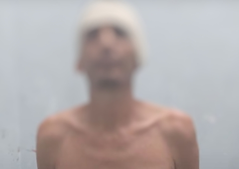 Filho espanca brutalmente mãe idosa por não dar dinheiro para compra de drogas em Manaus
