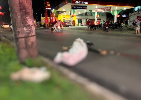 Motociclista morre ao bater contra poste em avenida de Manaus