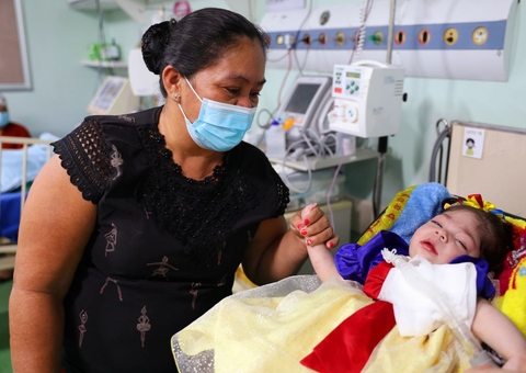Bebê recebe alta no dia do aniversário após 2 anos de internação em Manaus