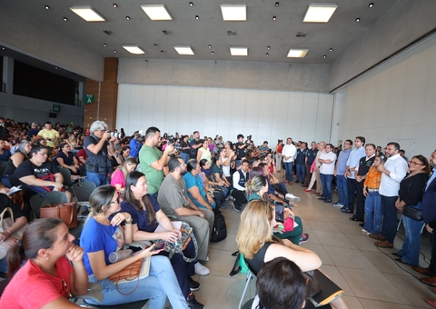 Governador acompanha etapa final da contratação direta de 1,7 mil enfermeiros em Manaus