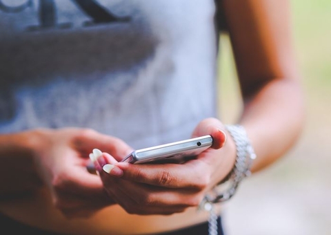 Jovem tem fotos vazadas após levar celular para conserto