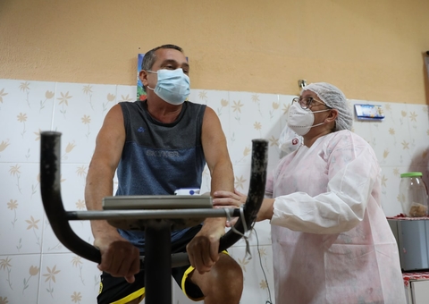 Pacientes de Manaus com sequelas da Covid-19 recebem tratamento em casa