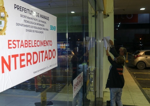 Lojas de conveniência são interditadas durante fiscalização em Manaus  