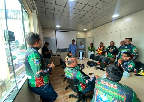 Prefeitura orienta mototaxistas sobre o programa ‘Kit Pneus’ em Manaus