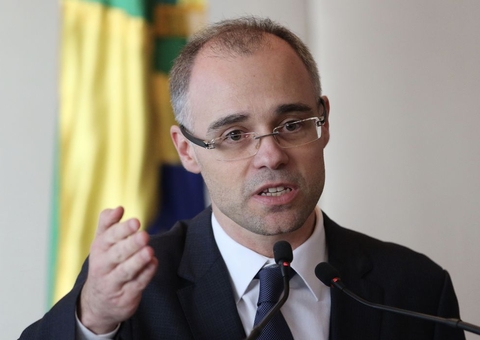 Novo ministro do STF André Mendonça participa de culto em Manaus