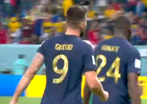 França mostra força e goleia Austrália com dois de Giroud