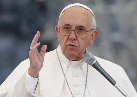 Papa Francisco é internado e deve passar por cirurgia nas próximas horas