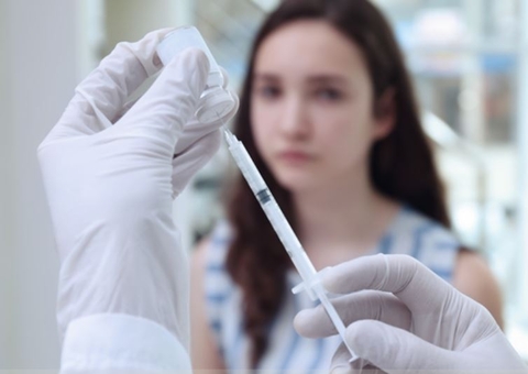 Governo pede autorização para vacinar grupo de 12 a 17 anos em Manaus