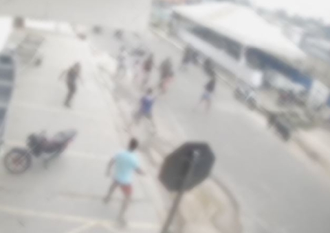 Vídeo mostra momento em que homem mata ex a facadas na frente das filhas em Lábrea