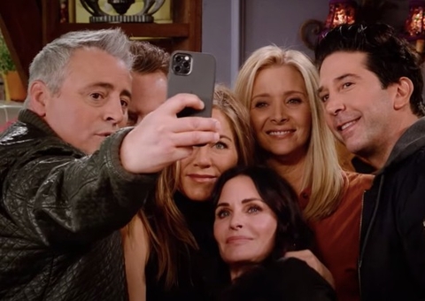 'Verdadeira choradeira', Lisa Kudrow fala sobre reunião de 'Friends'