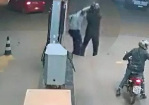 Vídeo: Frentista é baleado em assalto enquanto trabalhava em posto