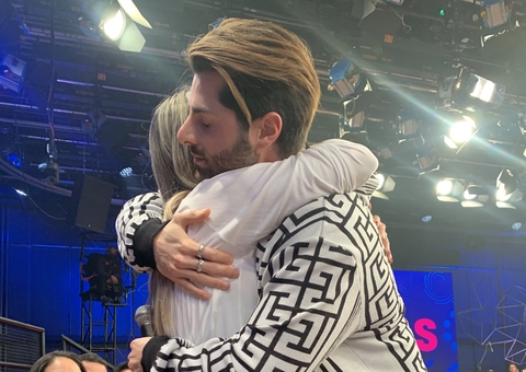 Alok chora no Altas Horas com desabafo de mãe que perdeu filho: 'O sonho da vida dele era você'