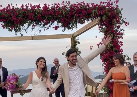 Jornalista da GloboNews se casa com filha de repórter aos pés do Cristo Redentor; fotos