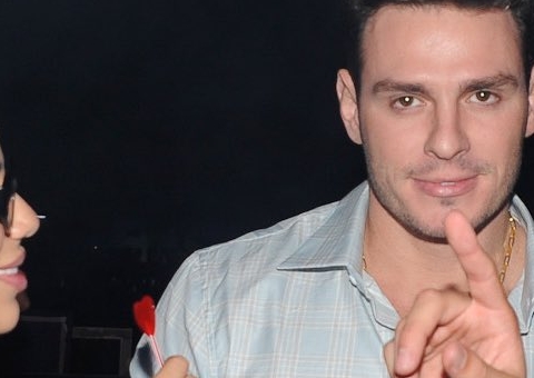 Gustavo Cowboy encontra irmã gêmea de Key Alves em festival; veja o momento