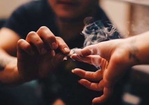 Consumo de maconha durante gestação aumenta riscos à saúde, diz estudo