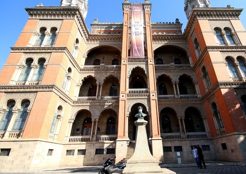 Lote de vacinas produzido 100% no país é liberado pela Fiocruz