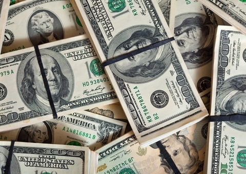 Dólar bate R$ 6,17 e preocupa governo brasileiro após manobra frustrada