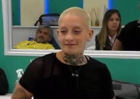 Participante do Big Brother revela diagnóstico de câncer dentro da casa