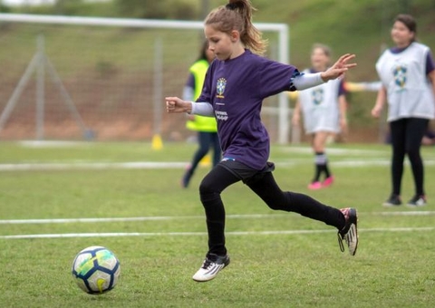 Programas do Governo Federal e da CBF fortalecem o futebol feminino