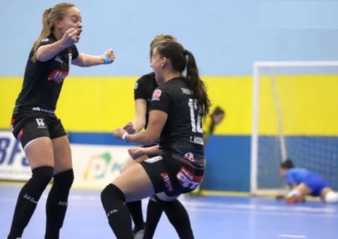 Técnico de futsal é denunciado sob acusação de assédio contra atletas adolescentes