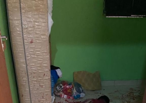 Mãe sai de casa e ao voltar encontra filho morto a facadas no Amazonas