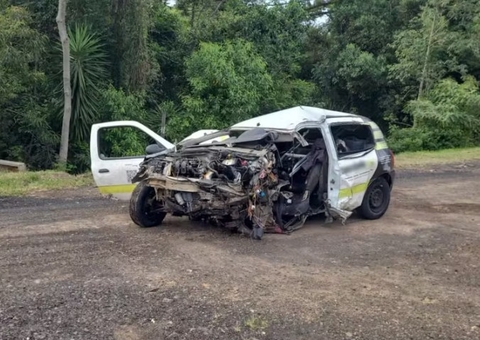 Jovens morrem e outras quatro pessoas ficam feridas em acidente no Paraná