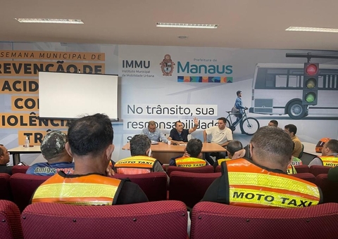Prefeitura reúne com mototaxistas para discutir melhorias do serviço em Manaus