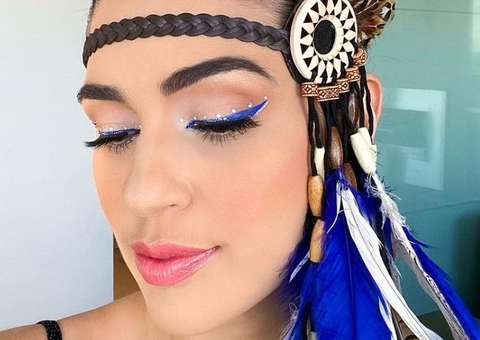 Emocionada, Vivian Amorim chega a Parintins vestida de azul: 'maior espetáculo que já vi na vida'