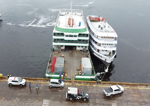 Tripulante é morto a facadas dentro de barco no Roadway em Manaus