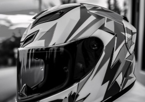 Jovem de 19 anos morre após moto colidir com árvore no Armando Mendes